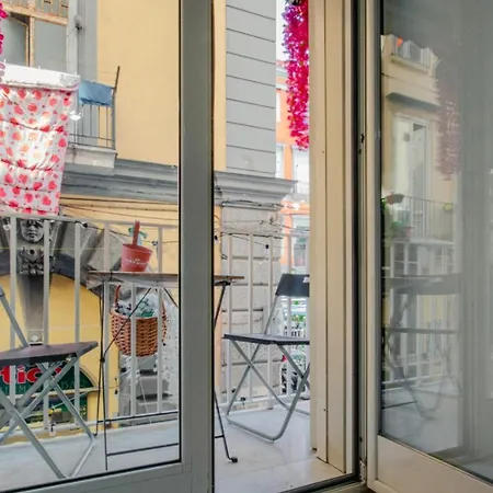 Il Balconcino Ai Tribunali Neapel